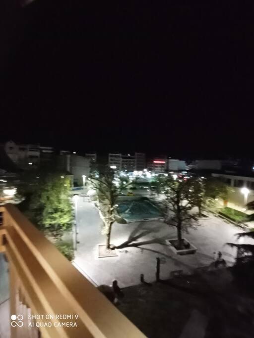 Ferienwohnung Λάρισα Διαμέρισμα Με Θέα Πλατεία Στο Κέντρο Της Πόλης Exterior foto