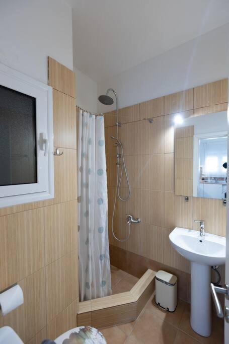 Ferienwohnung Λάρισα Διαμέρισμα Με Θέα Πλατεία Στο Κέντρο Της Πόλης Exterior foto