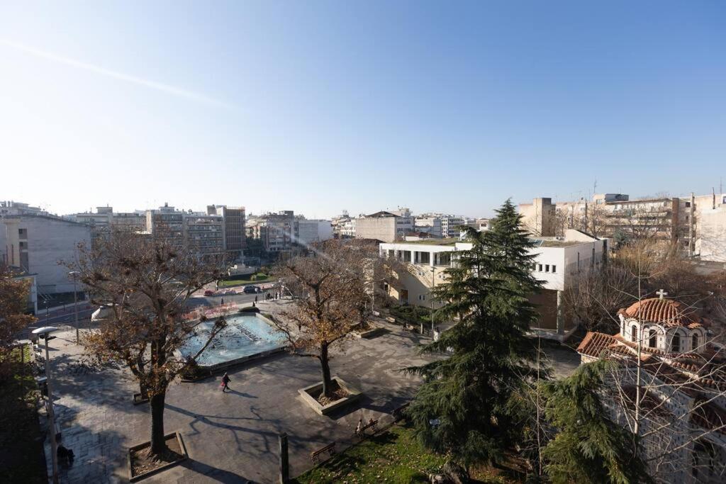 Ferienwohnung Λάρισα Διαμέρισμα Με Θέα Πλατεία Στο Κέντρο Της Πόλης Exterior foto