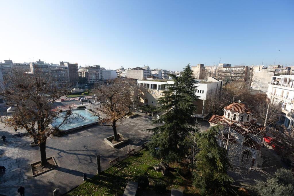 Ferienwohnung Λάρισα Διαμέρισμα Με Θέα Πλατεία Στο Κέντρο Της Πόλης Exterior foto